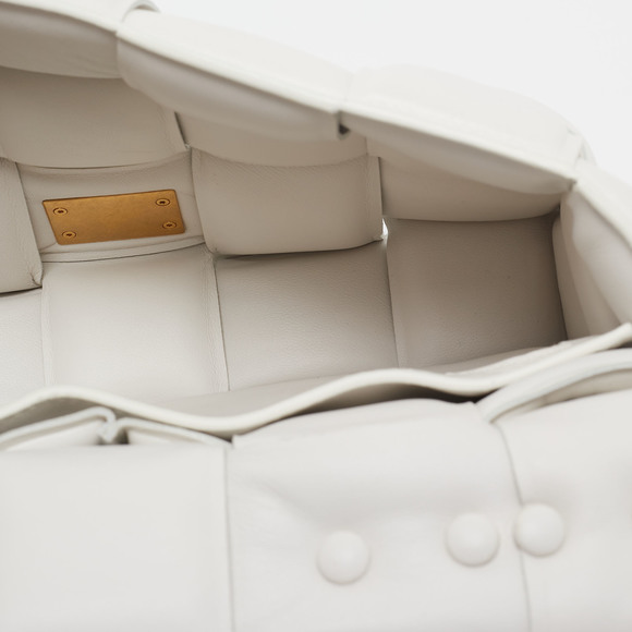 BOTTEGA VENETA White Padded Leather Cassette Shoulder Bag - Picture 8 of 8